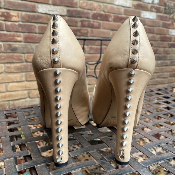 Vince Camuto Jamma Spiked Bow Studs Platform Nude - Picture 6 of 7